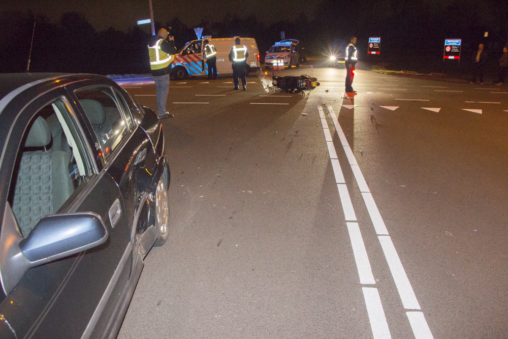 20141120 Sint Pancras ongeval scooter auto 3 van 5