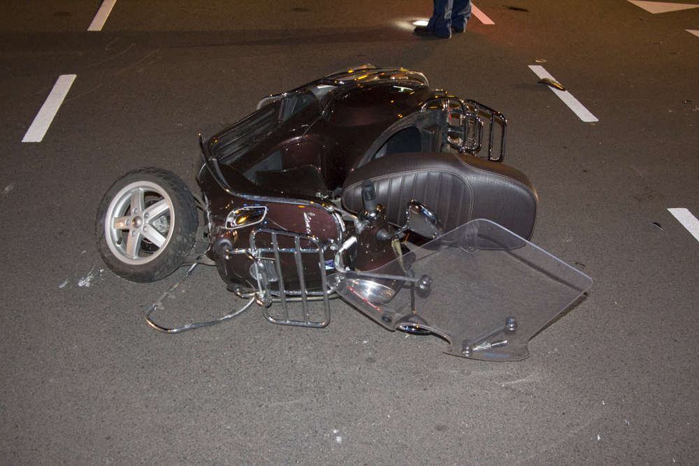 Ongeval met scooter en auto op de Vronermeerweg (FOTO'S)