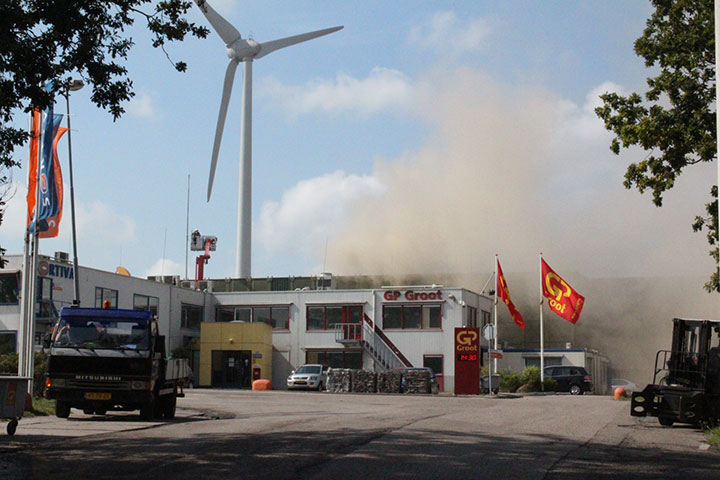 Afvalbrand bij sorteercentrum GP Groot (FOTO)