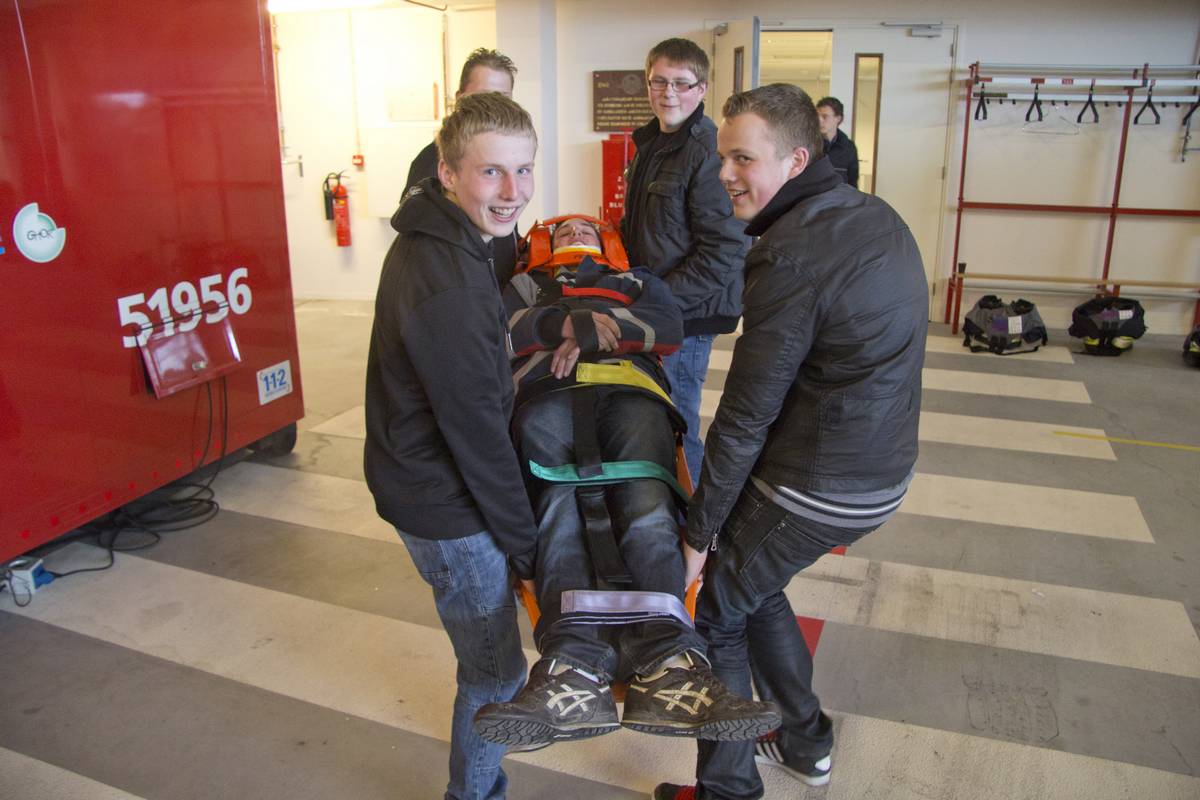 Jeugdbrandweer Alkmaar organiseert wedstrijd: 37 korpsen op bezoek (FOTO's)