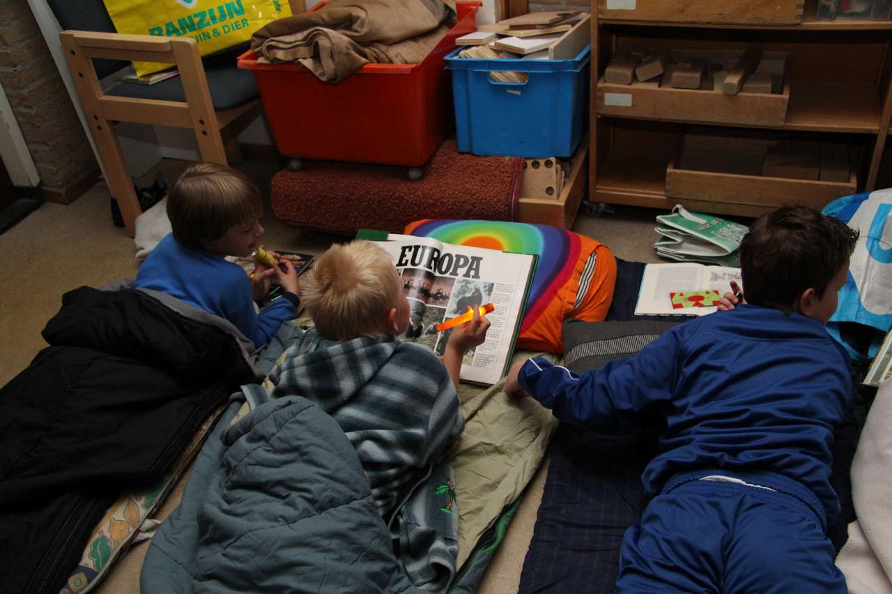 Kinderboeken week leesmarathon: in de klas lezen in je slaapzak (FOTO's)