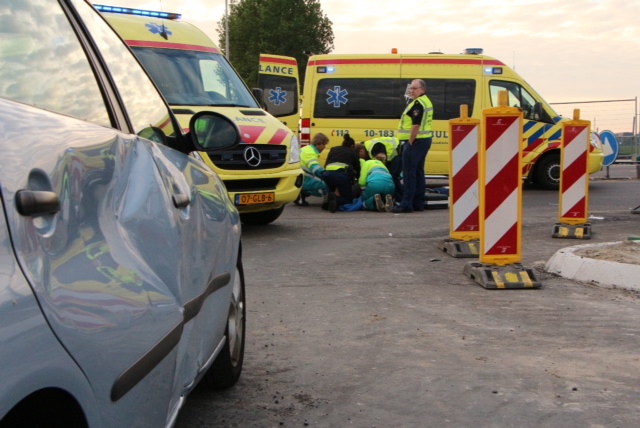 Brommerrijder ernstig gewond in ongeval op Schagerweg (FOTO'S)