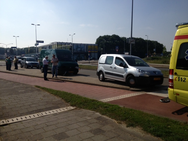 Kop-staart botsing op Nieuwe Schermerweg bij Oudorp (FOTO's)