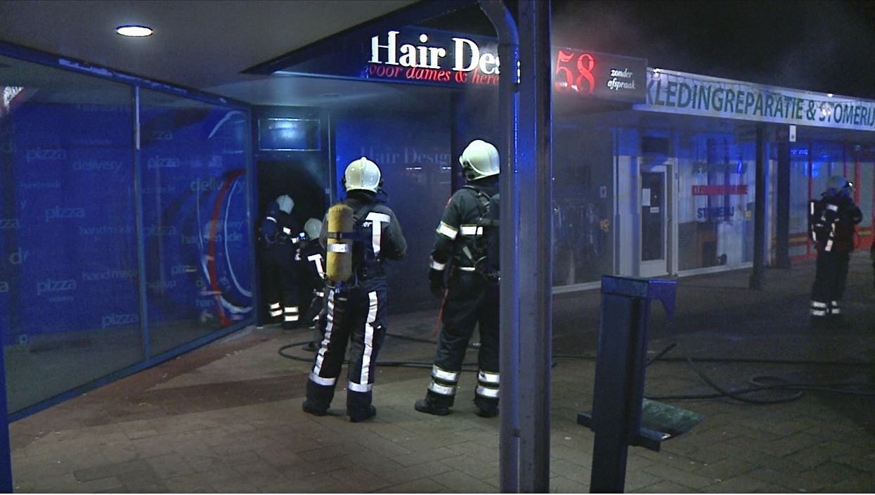 Brand in kapperszaak Heerhugowaard mogelijk aangestoken: eigenaar moet op afstand worden gehouden (FOTO's)