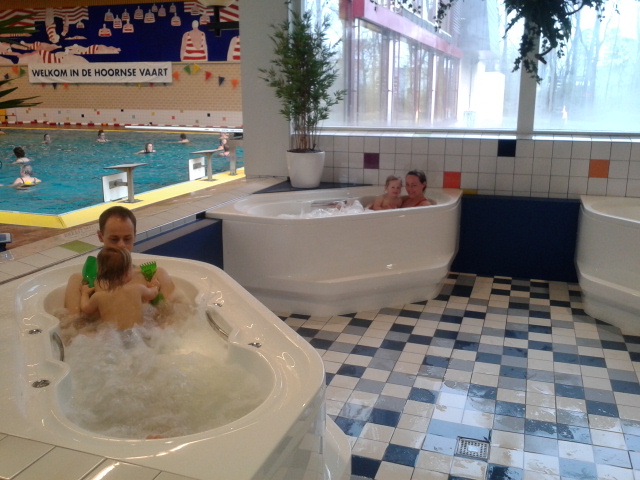 Nieuwe whirlpools in zwembad de Hoornse Vaart geopend (FOTO)
