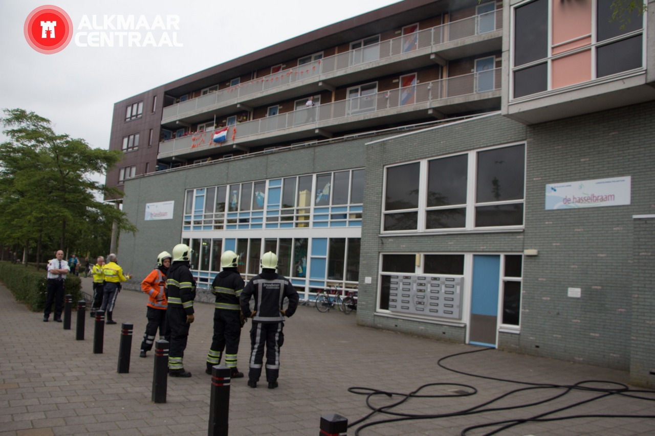 Vermoedelijke brandstichting in trappenhuis van flatgebouw (FOTO's)