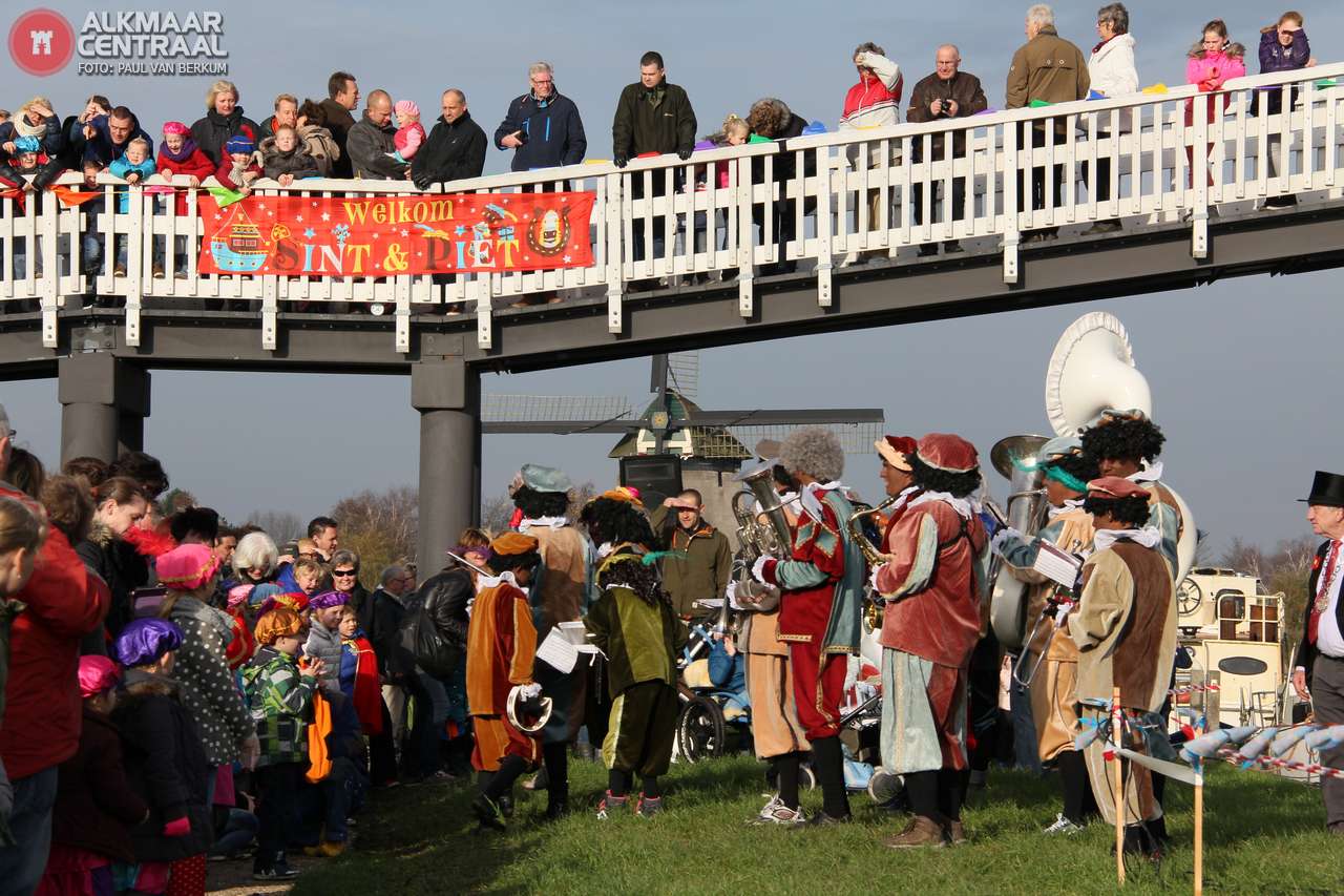 Sinterklaas voor 40e keer aangekomen in Oudorp (FOTO's)