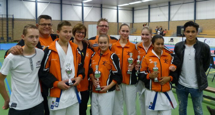 Vijf podiumplaatsen voor karateteam Tom van der Kolk in Eindhoven